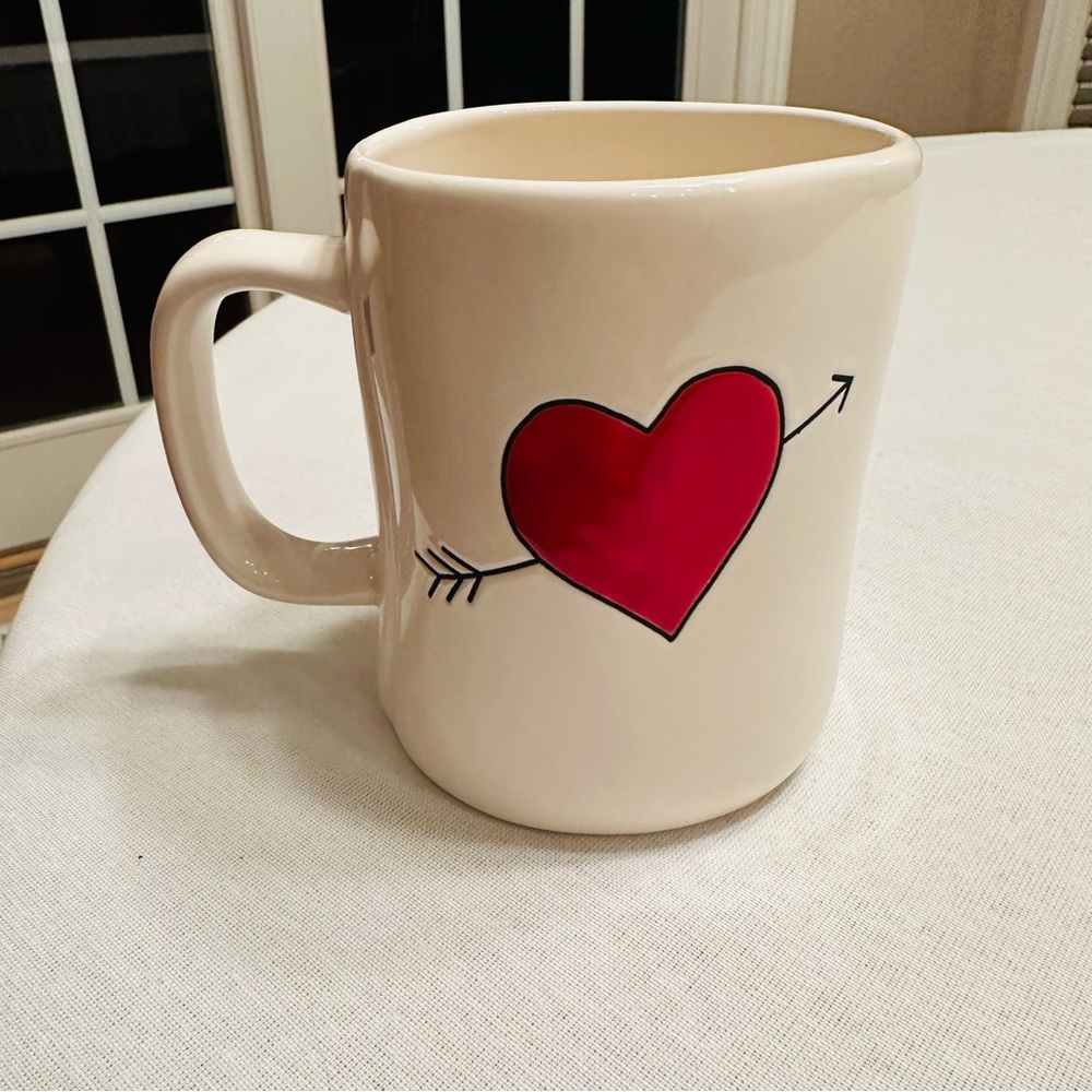 RAE DUNN “SO IN LOVE” COFFEE MUG GREAT CONDITION FARMHOUSE DECOR COLLECTIBLE - Picture 2 of 4